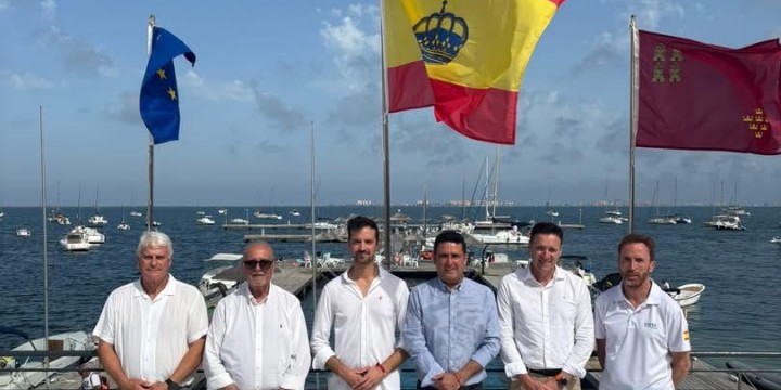 El nuevo Director General de Litoral y Puertos visita el Real Club de Regatas de Santiago de la Ribera